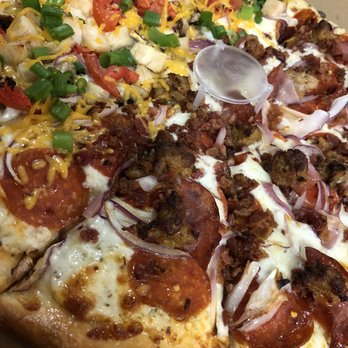 Famous Pizza - Half combo bacon, half famous chicken - Pizza Near Me - Rio Linda, California Famous Pizza - Half combo bacon, half famous chicken - Pizza Near Me - Rio Linda, California