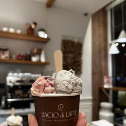 Bacio Di Latte - Strawberry cheesecake & cookies and cream