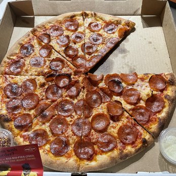 Home Slice Pizza - Medium Red Pizza (16") with pepperoni - Pizza Near Me - Houston, Texas