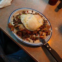 Country Kitchen - Today I ordered the Breakfast Horseshoe and added sauteed green peppers, onions, and mushrooms. Excellent job by the staff.