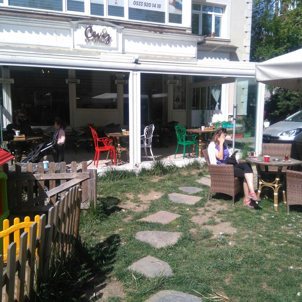 Ceviz Cafe - Garden area in front if entrance of café - Cafes Near Me - Istanbul, 34 Ceviz Cafe - Garden area in front if entrance of café - Cafes Near Me - Istanbul, 34