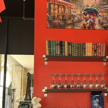 Chez Faby - Decorated nicely - French Near Me - Tampa, Florida