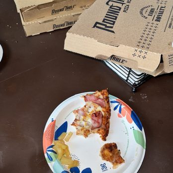 Round Table Pizza - Hawaiian Pizza with an extra ingredient. (Hair) - Pizza Near Me - Patterson, California Round Table Pizza - Hawaiian Pizza with an extra ingredient. (Hair) - Pizza Near Me - Patterson, California