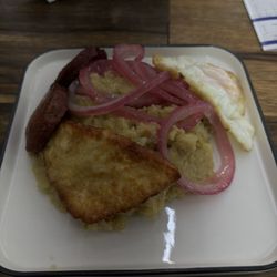 El Piloncito Restaurant & Multiservices - MANGU CON 3-GOLPES \ MASHED PLATAIN W. EGGS, CHEESE & SALAMI