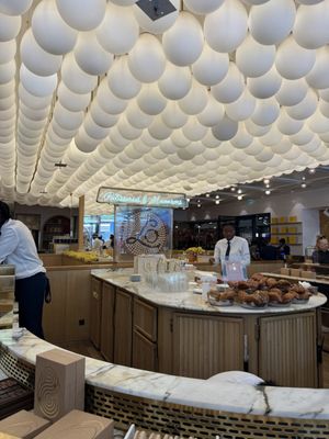 86Champs - L'Occitane x Pierre Hermé by null