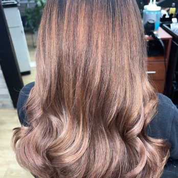 Cambio Extremo - Un bello color clienta feliz - Hair Stylists Near Me - Norcross, Georgia Cambio Extremo - Un bello color clienta feliz - Hair Stylists Near Me - Norcross, Georgia