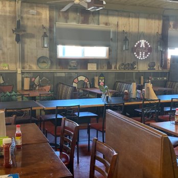 Brown's Quality Seafood - Seating Area - Seafood Near Me - Waynesboro, Georgia