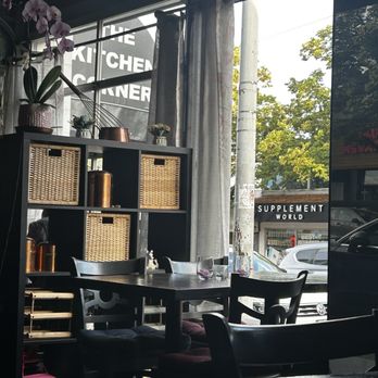Lavidas - photo of the interior - French Near Me - Vancouver, British Columbia Lavidas - photo of the interior - French Near Me - Vancouver, British Columbia