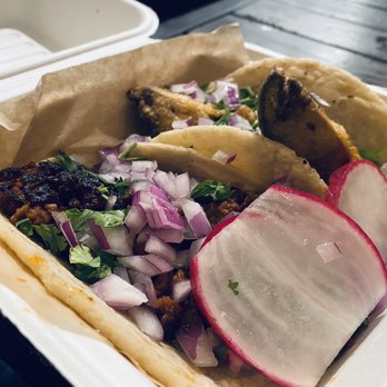 Ixmota Taqueria - Asada and avocado taco - Mexican Near Me - El Monte, California
