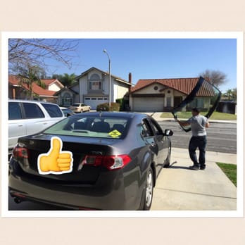 JJ Windshields Repair and Replacement - Eddie changing out broken windshield - Windshield Installation & Repair Near Me
