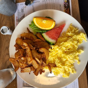 Petinos - a plate of breakfast food on a table - Breakfast & Brunch Near Me - Dollard-des-Ormeaux, Quebec Petinos - a plate of breakfast food on a table - Breakfast & Brunch Near Me - Dollard-des-Ormeaux, Quebec