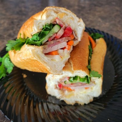 Le’s Banh Mi by null