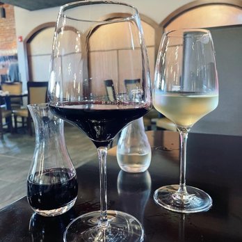 Hudson And Essex - Gewurtztraminer and Petite Sirah - American Near Me - Mansfield, Ohio Hudson And Essex - Gewurtztraminer and Petite Sirah - American Near Me - Mansfield, Ohio