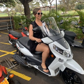 808 Rides - Em is ready to scoot! - Bike Rentals Near Me - Lahaina, Hawaii