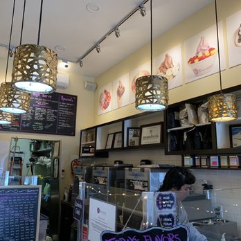 Yoga-urt - Interior - Ice Cream & Frozen Yogurt Near Me - Glendale, California
