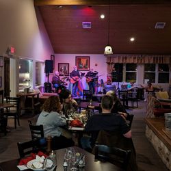 Fireside Lounge - Lounge interior / live entertainment