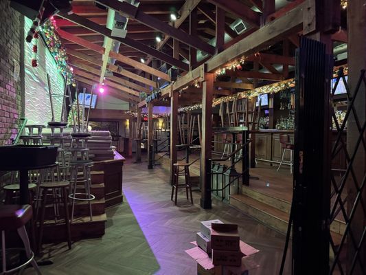 JR's Bar & Grill by null