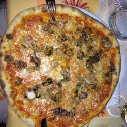 Ristorante Kalterer Weinstube - Pizza Frutti die Mare.