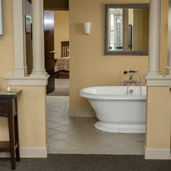 The Parker Inn & Suites - Pamper yourself!