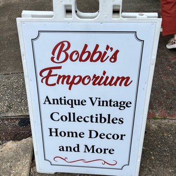 Bobbi's Emporium - Antiques Near Me - Fort Walton Beach, Florida