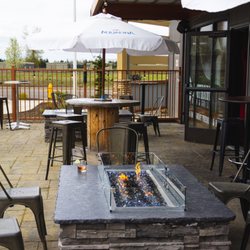 Robin's Northside Bar & Grill - Beautiful patio hang out area