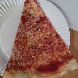 Mannino's 4 Pizza & Restaurant - Pizza slice