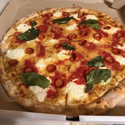 Pepperoni, ricotta pizza Pepperoni, ricotta pizza