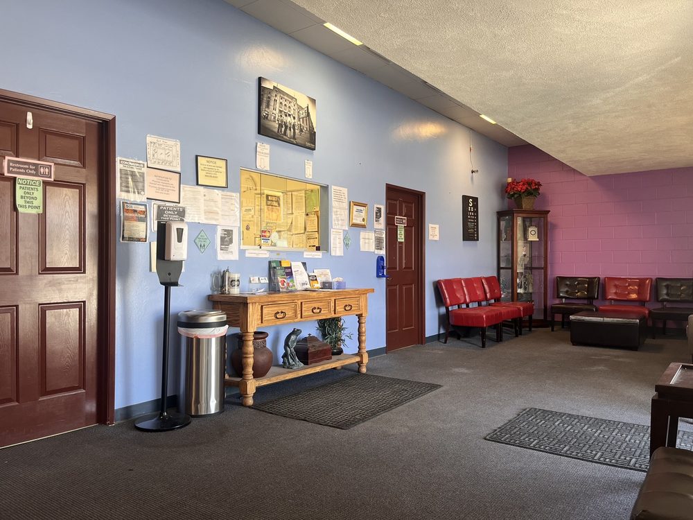 DOCTOR THOMAS MD & ASSOCIATES Updated October 2024 12 Reviews