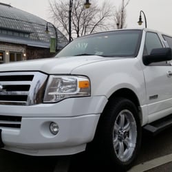 Libertyville Limo - White SUV stretch limo for up to 14 passengers.