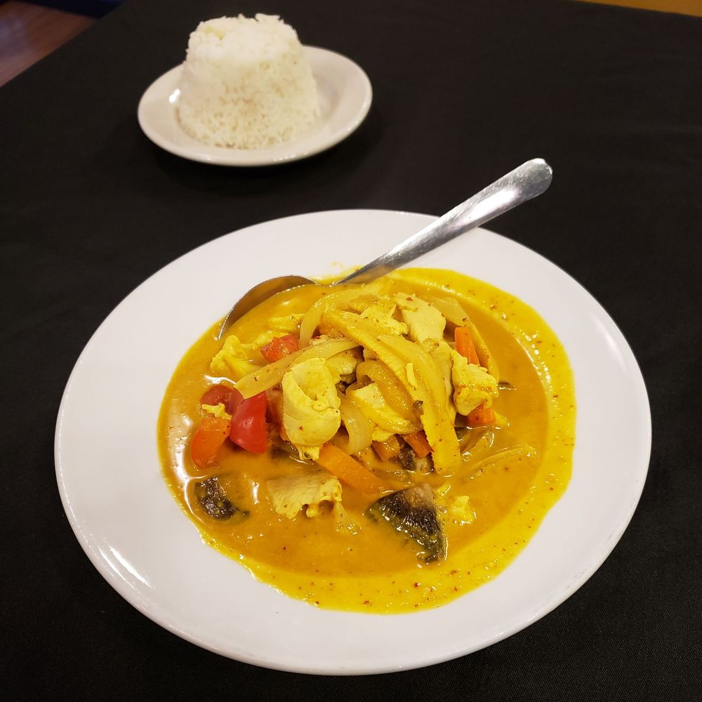 Lotus Thai House - Lotus Thai House: Yellow Curry with chicken - Thai Near Me - Parma, Ohio Lotus Thai House - Lotus Thai House: Yellow Curry with chicken - Thai Near Me - Parma, Ohio