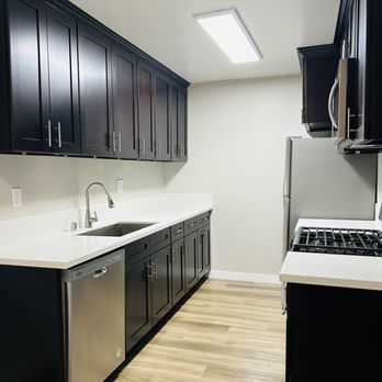 Villa Park - Newly redone kitchen & stainless steel appliances - Apartments Near Me - Van Nuys, California Villa Park - Newly redone kitchen & stainless steel appliances - Apartments Near Me - Van Nuys, California