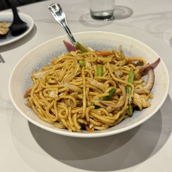 Dumpling Eatery - Chicken Stir Fried Noodles - Chinese Near Me - Eden Prairie, Minnesota