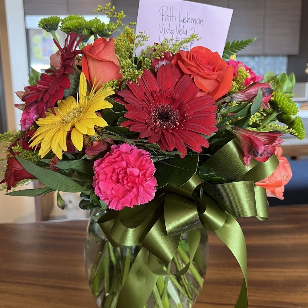 Cabo Flowers & Cakes - Mother's Day Flower Arrangement - Florists Near Me - Los Cabos, BCS