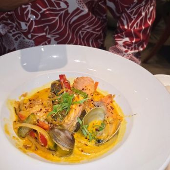 Mariposa - Laksa curry with Manila clams - New American Near Me - Honolulu, Hawaii