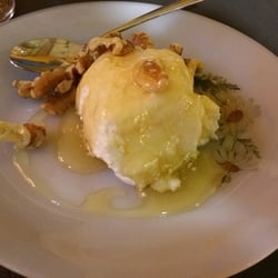 Damunt Un Cel de Fil - Els postres, mel i mató.