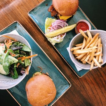 Avalon Grille - ahi tuna burger + wagyu burger - New American Near Me - Avalon, California Avalon Grille - ahi tuna burger + wagyu burger - New American Near Me - Avalon, California