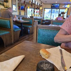 Vasileio's Italian Kitchen - The interior was roomy and very inviting