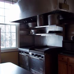 Bryantville Meeting House - 2 Ovens , 6 burners and a skillet