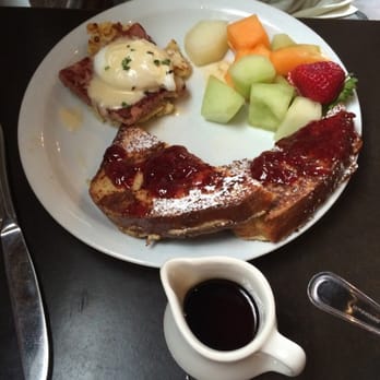 B Matthews Eatery - Half French toast and half eggs Benedict - New American Near Me - Savannah, Georgia