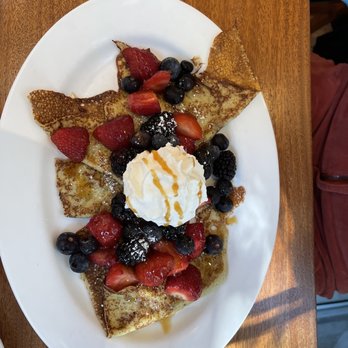 Meli Cafe - Fresh Berry Crepe - Breakfast & Brunch Near Me - Chicago, Illinois