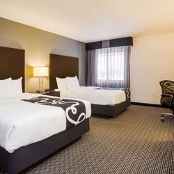 La Quinta Inn by Wyndham Oshkosh - Guest room