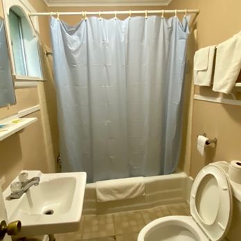 Hollywood Motel - Bathroom - Hotels Near Me - Crossett, Arkansas Hollywood Motel - Bathroom - Hotels Near Me - Crossett, Arkansas