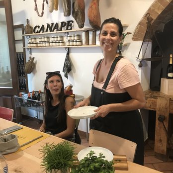 Canapè - Awesome new place that had such gracious hosts and beautiful food ... such an Italian treat! Walnut Tart and meatballs were delicious - Italian Near Me - Pienza, SI