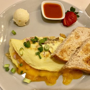 Le Petit Belge - Ham omelette - Breakfast & Brunch Near Me - Vancouver, British Columbia