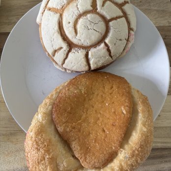 Daisies Pasteles - Custom Cakes Near Me - Albany, New York Daisies Pasteles - Custom Cakes Near Me - Albany, New York