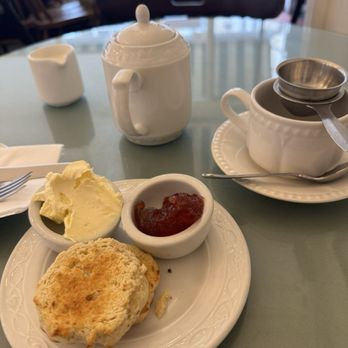 The Muffin Man Tea Shop - Scone with clotted cream and jam - Coffee & Tea Near Me - London, XGL The Muffin Man Tea Shop - Scone with clotted cream and jam - Coffee & Tea Near Me - London, XGL