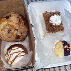 Casa Dolce Bakery - Blueberry muffin, Caramel vanilla cheesecake, Almond tiramisu, Chocolate claw cookie.