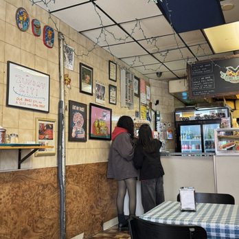 Vinnie's Pizzeria - Interior - Pizza Near Me - Brooklyn, New York Vinnie's Pizzeria - Interior - Pizza Near Me - Brooklyn, New York