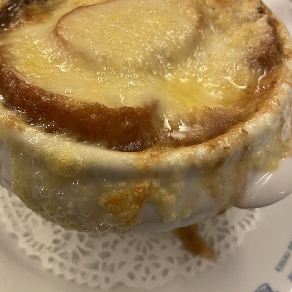 Le Soufflé - French onion soup is hearty - French Near Me - Paris, 75