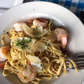 Tom's Oyster Bar - Shrimp and pasta - nice light sauce with garlic - Pubs Near Me - Royal Oak, Michigan